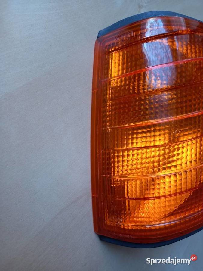 Mercedes W 201 kierynkowskaz lewy HELLA Bukownica
