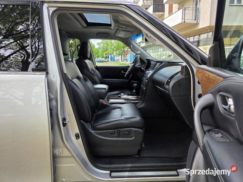 Srebrne Infiniti QX 80 z fotelami kapitańskimi mazowieckie Warszawa