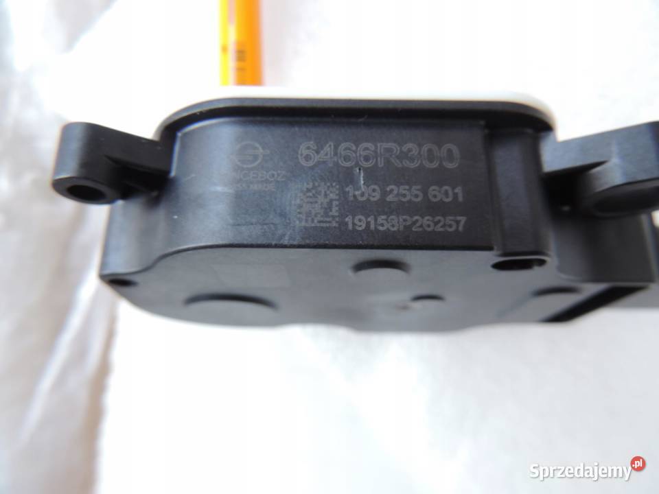 Silnik wlotu powietrza Opel Astra J 13321318