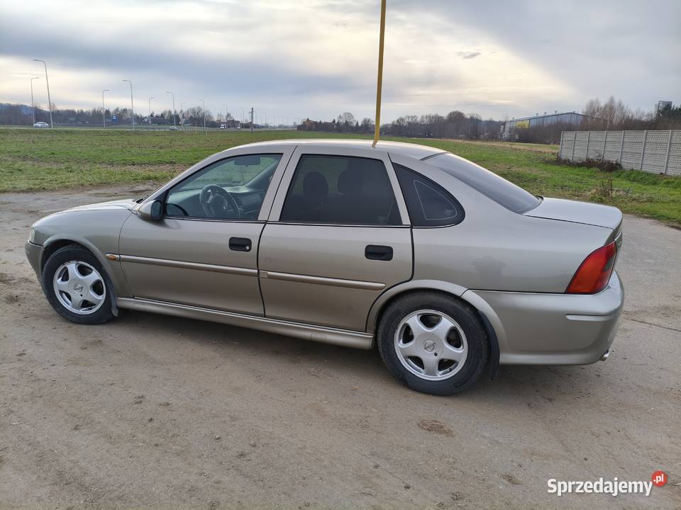Opel Vectra B 16 16V 1999r Vectra Przemyśl
