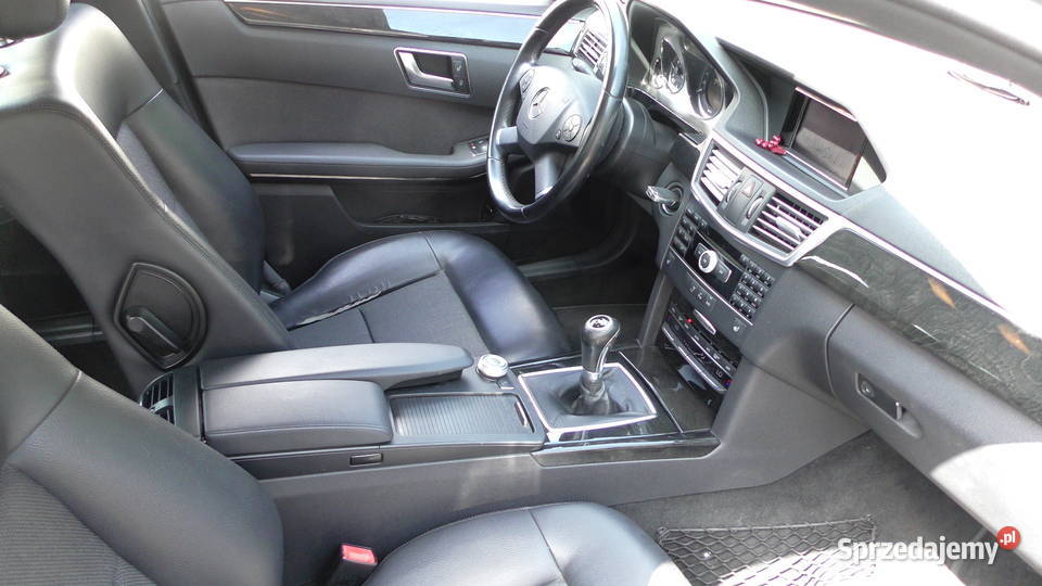 Mercedes E200 CGI Blue Efficiency 2011 z Niemiec 4/5 Radomsko