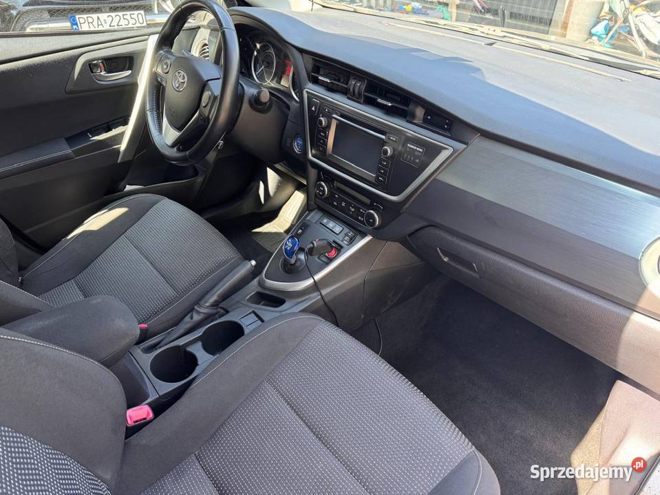 Toyota Auris hybryda 2013 Samochody osobowe
