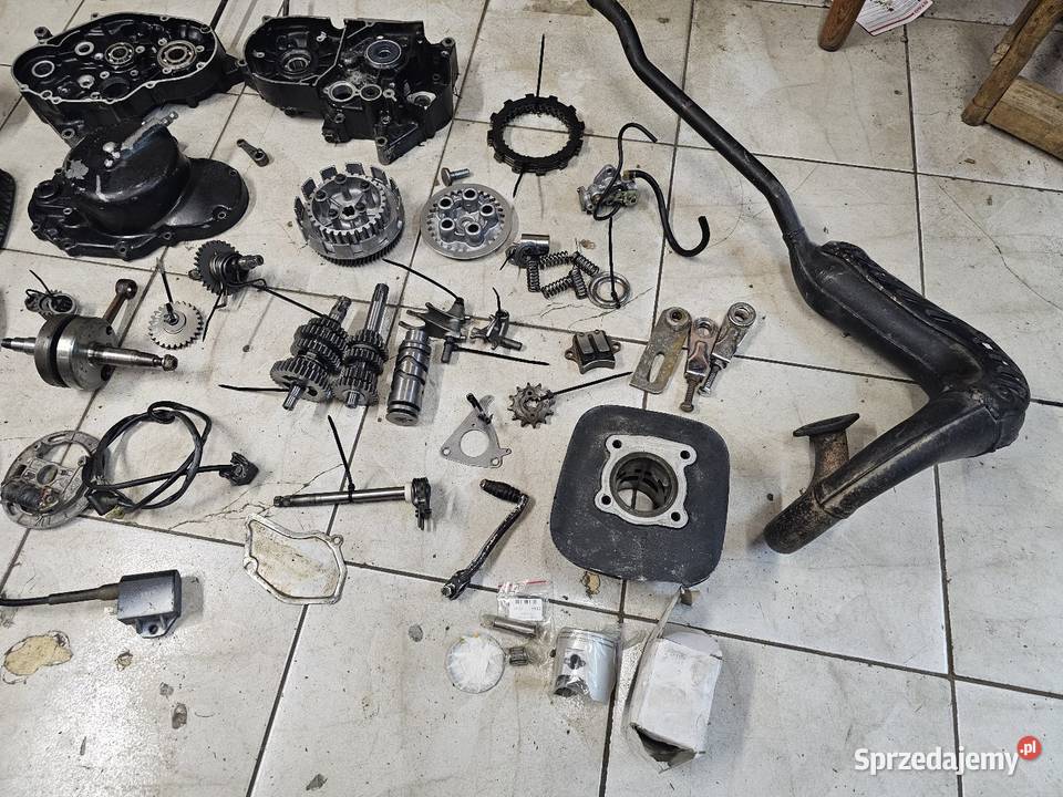 Suzuki DS 80 silnik części ds80 wał kapa karter Jelenia Góra