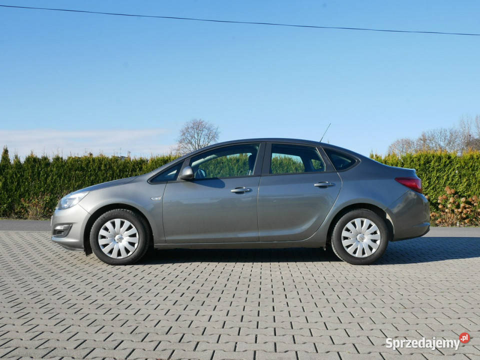 Opel Astra 16 115 Euro 6 Sedan Krajowy J 4/5 śląskie Goczałkowice-Zdrój sprzedam