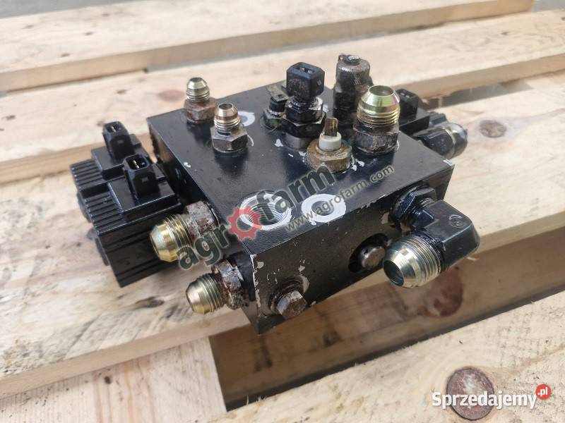 Blok zaworów Valtra C100 6250HI M120 T130 Byków