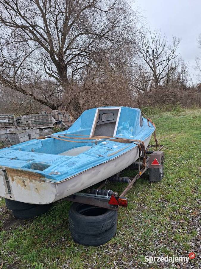 Łódka kabinowa 6 metrów długości z przyczepką świętokrzyskie Ostrowiec Świętokrzyski