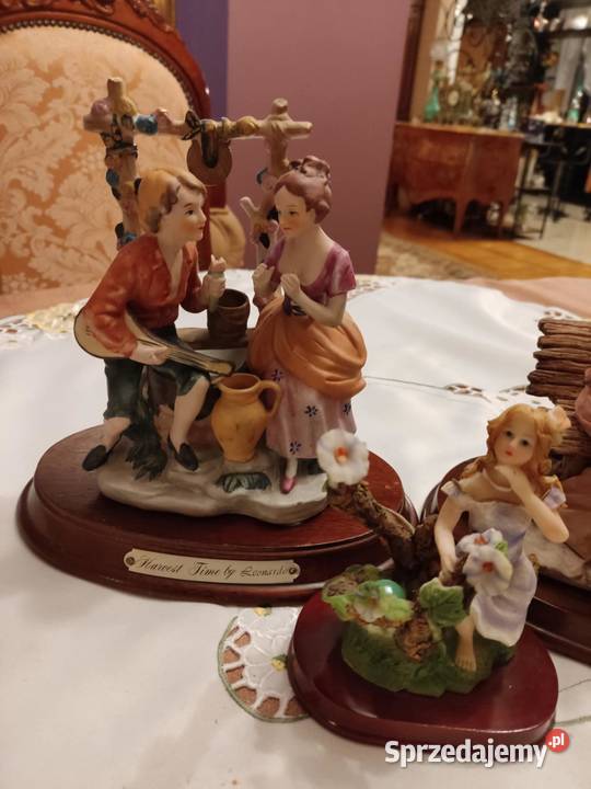 piękna figurka na drewnianej podstawie 4 sztuki Gorzów Wielkopolski