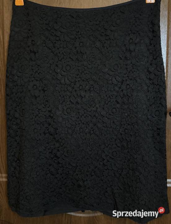 Czarna koronkowa spódnica