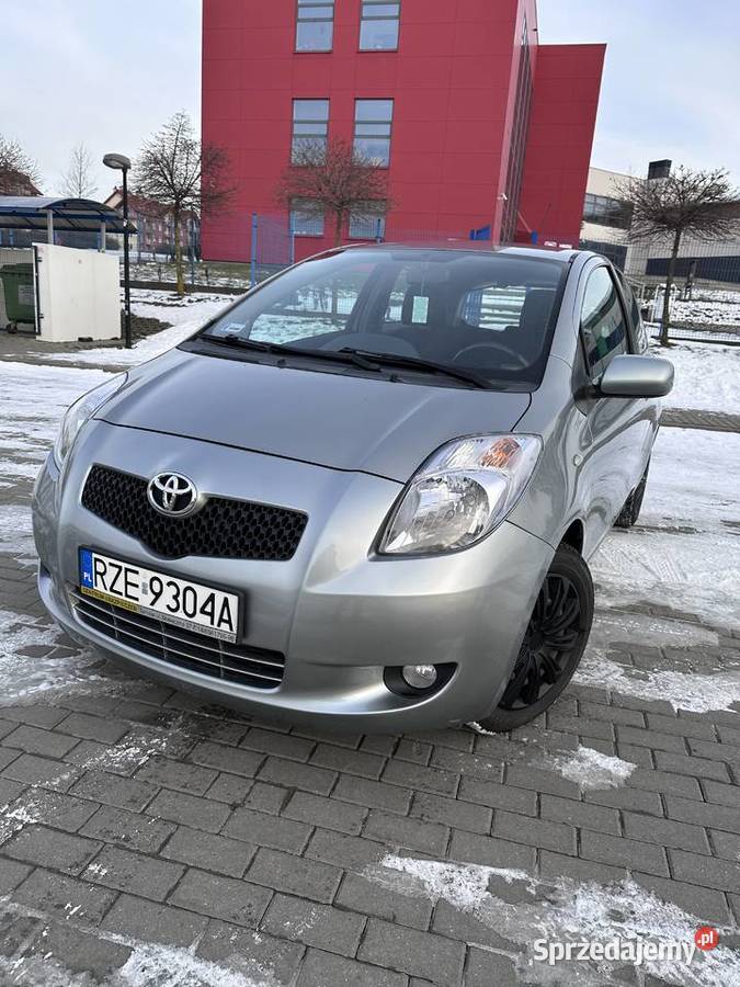 Toyota Yaris 22006Benzyna13 manualna Zaczernie