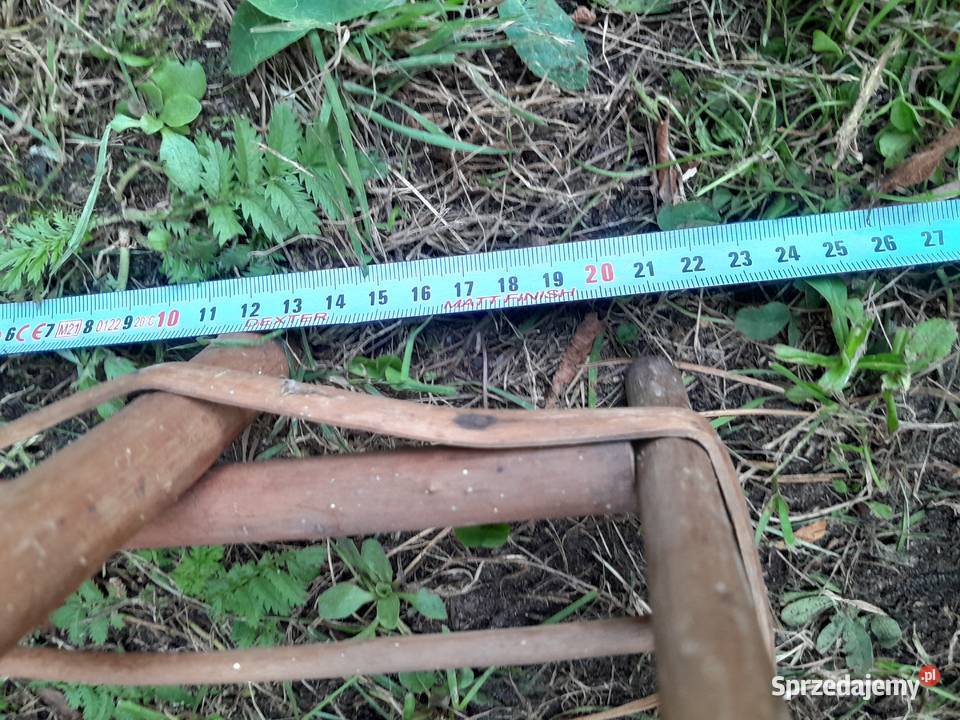 Gazetownik pleciony wiklina używany do Dąbrowa Górnicza