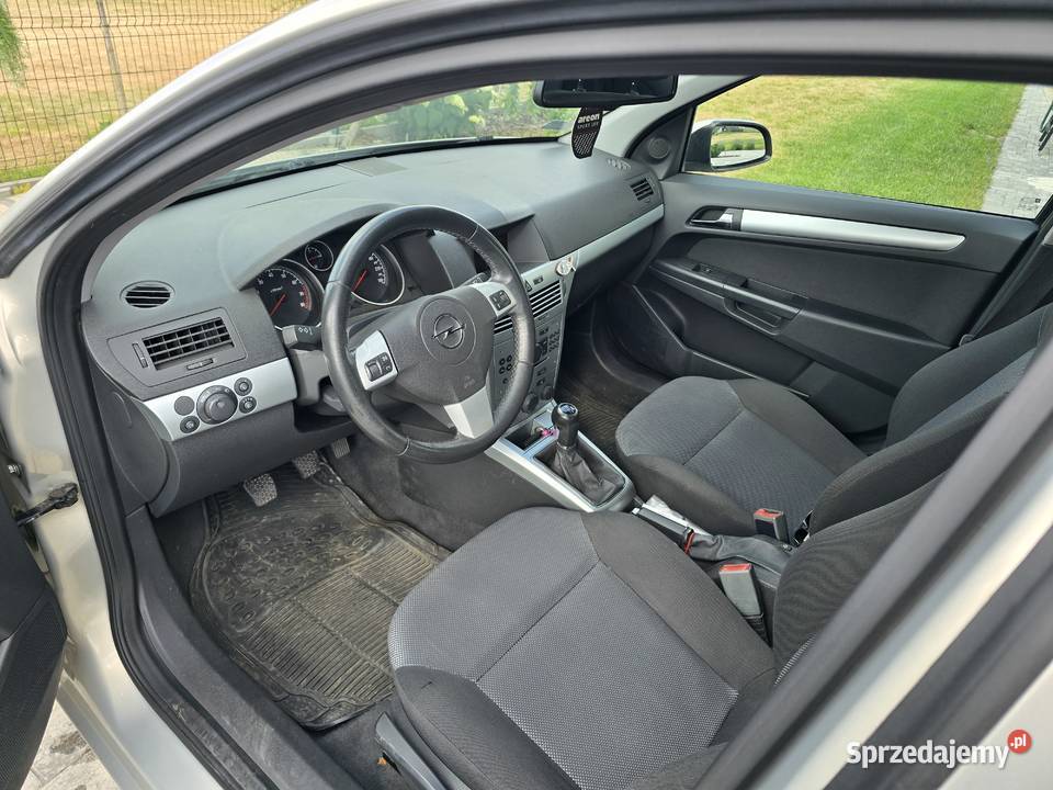 Opel astra duzym serwisie nieuszkodzony Radom