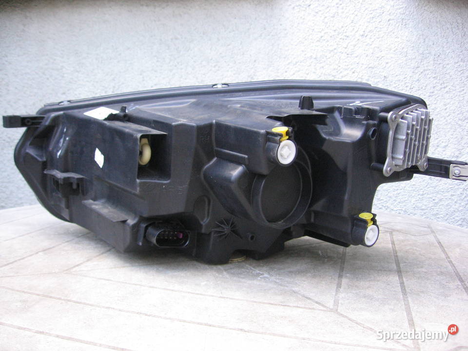 Reflektor prawy lampa prawa led Volkswagen Taigo