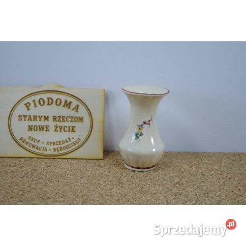 Mały porcelanowy wazonik w kwiatowy wzór