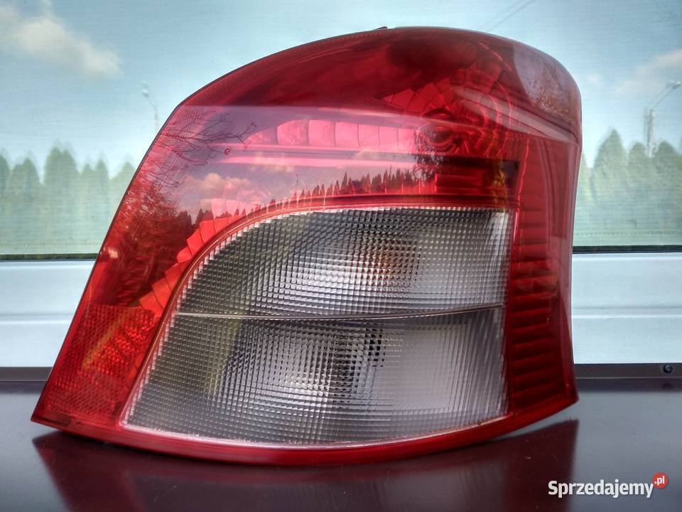 Toyota Yaris II 2 lampa tył tylna prawa wkład łódzkie
