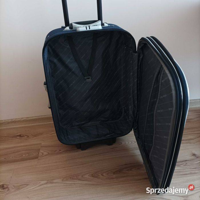 Walizka podróżna na kółkach sprzedam