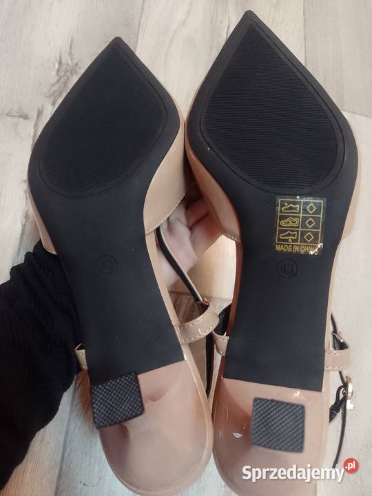 43 Beżowe czółenka wieczorowe z odkrytą piętą Kraków