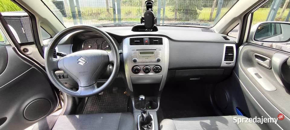 Sprzedam Suzuki Liana 16 benz 5d benzyna