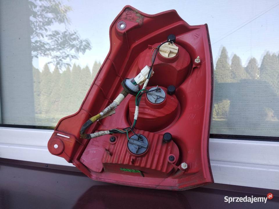 Suzuki Alto Nissan Pixo lampa tył tylna lewa Sieradz
