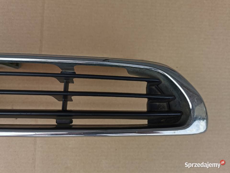 Grill atrapa chłodnicy Subaru Legacy 2 II 9499 Rok produkcji 1996 Międzychód sprzedam