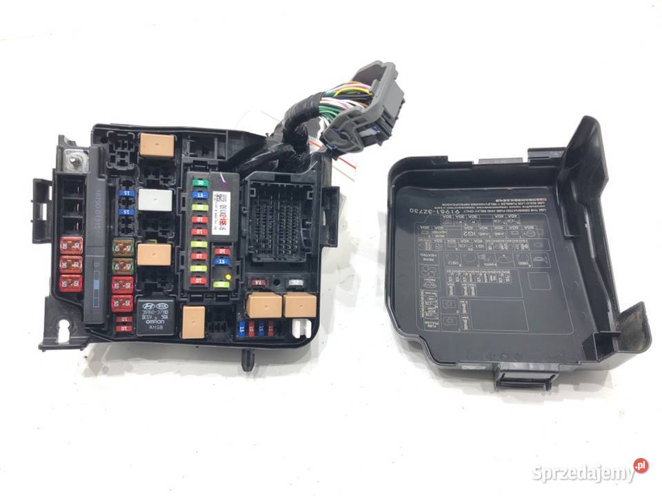 SKRZYNKA BEZPIECZNIKÓW HYUNDAI i40 Kombi 17 116 Skrzynki bezpieczników