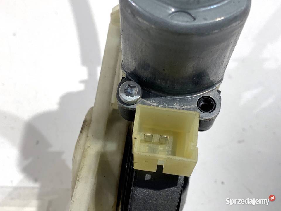 PODNOŚNIK SZYBY LEWY TYŁ AUDI A3 8V 0130822713 osobowe sprzedam