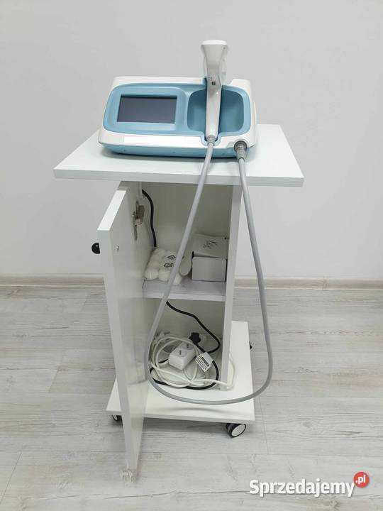 Biały pomocnik stolilk kosmetyczny na sprzęt Wyposażenie salonów sprzedam