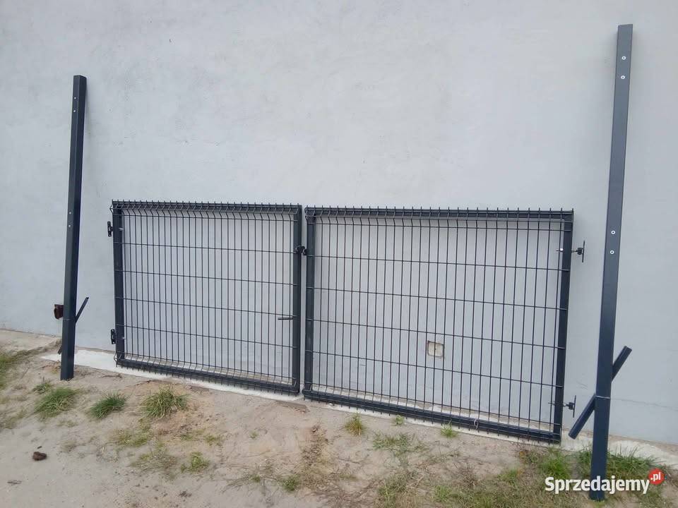 Brama dwuskrzydłowa 300 x125 z słupkami w