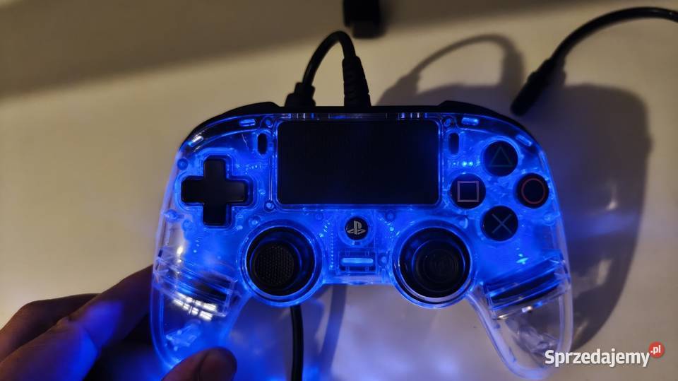 Playstation 4 czyczeniu z padem i grą Jelenia Góra