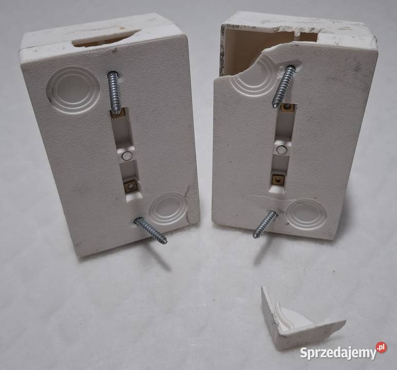 Gniazdko podwójne nadtynkowe z uziemieniem Czeladź
