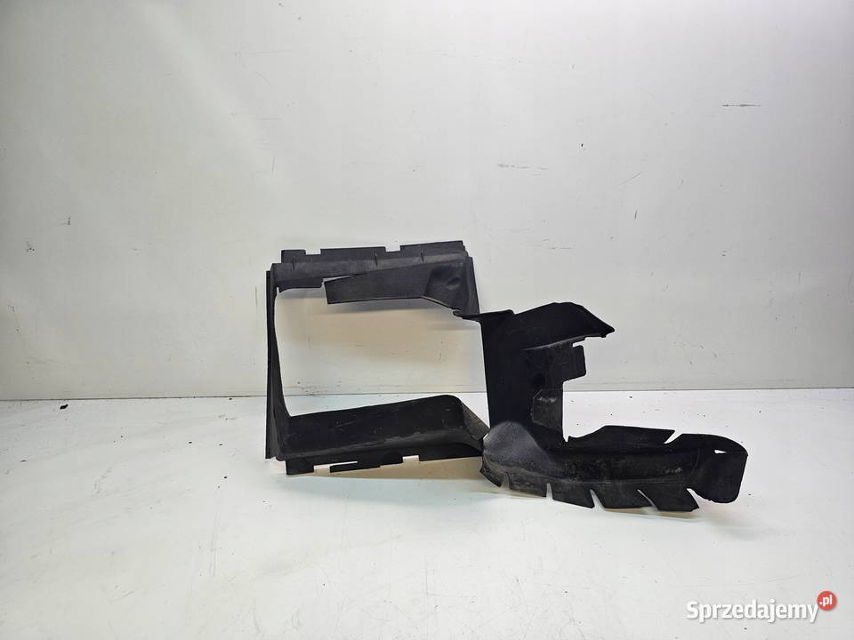KIEROWNICA POWIETRZA PRAWA AUDI Q7 30 4L0117336B Kierownice powietrza Przystajń