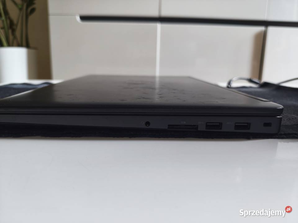 Dell Latitude E5570 i5 8GB 256GB SSDWindows 11 Laptopy i netbooki sprzedam