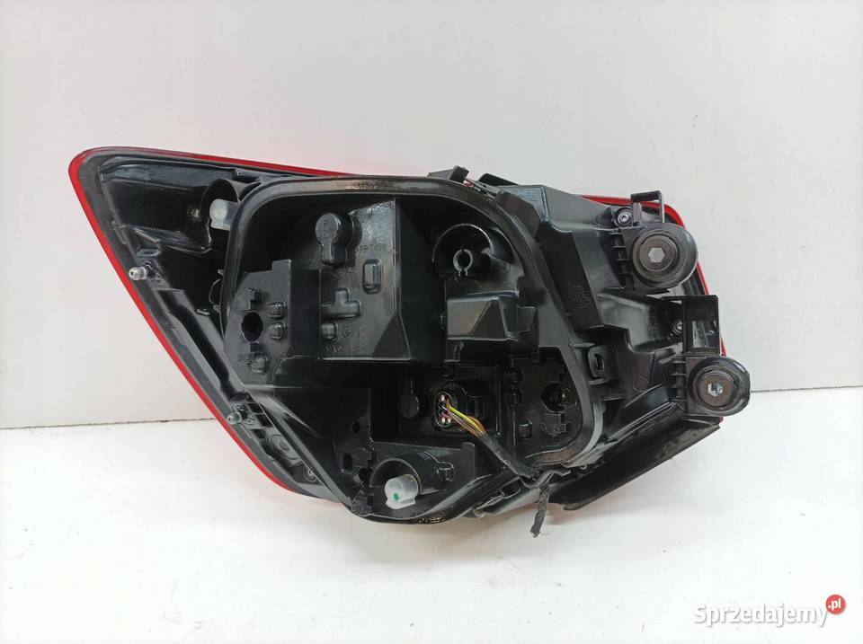 LAMPA TYŁ PRAWA EU 81A945070B Audi Q2 I 2016