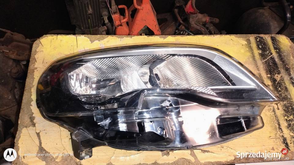 Lampa przednia prawa Peugeot 3 2017 expert