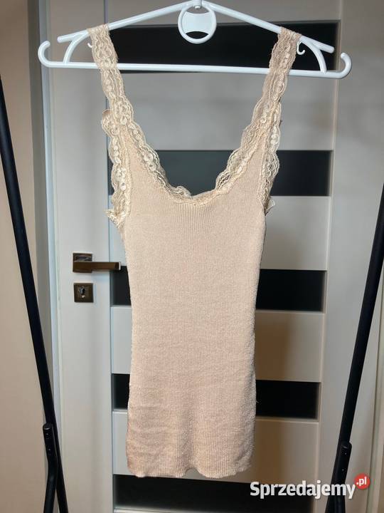Elastyczny beżowy top koronka Bebe USA pudrowy Nisko