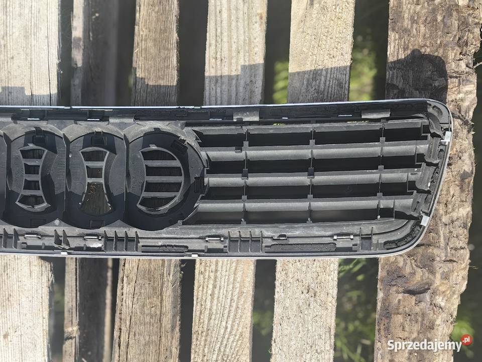 Grill przedni A4 b5 chrom Rok produkcji 1998 Inczew