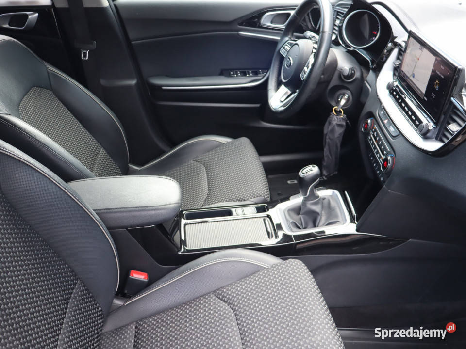 Kia Ceed 14 TGDI wielofunkcyjna kierownica