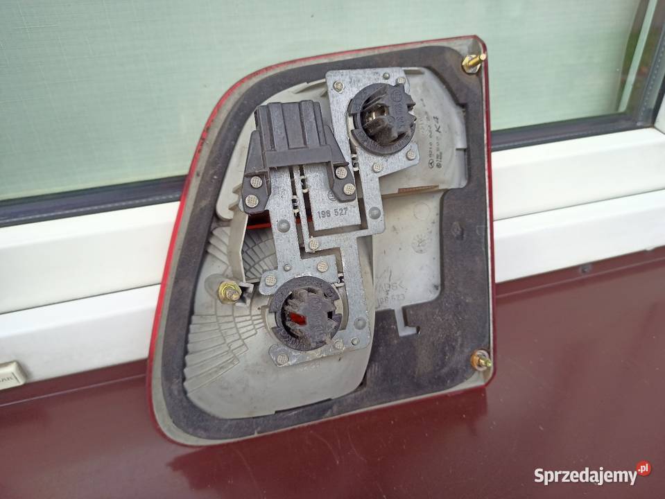 Mercedes W210 kombi lampa tył tylna lewa w klapę Sieradz