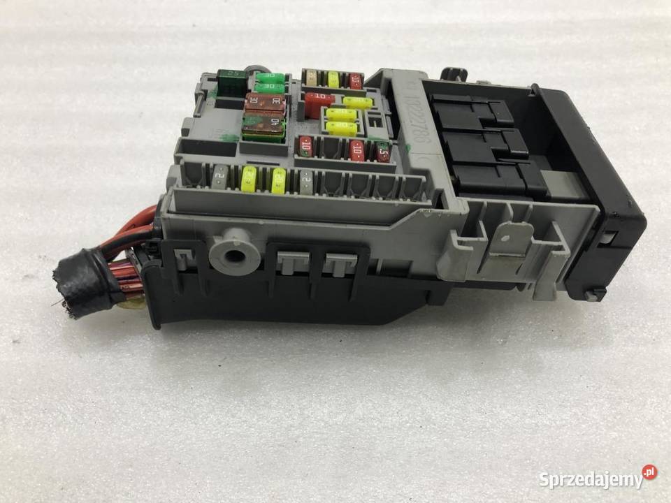 SKRZYNKA BEZPIECZNIKÓW OPEL INSIGNIA A 13222786 sprzedam