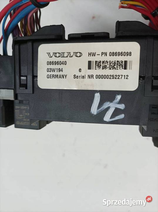 SKRZYNKA BEZPIECZNIKÓW MODUŁ 08696098 25 D Volvo Rok produkcji 2003 świętokrzyskie sprzedam