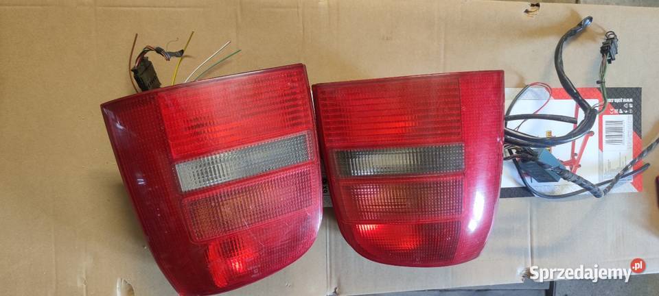 Tylnie lampy audi a4 B5 kombi Rok produkcji 2001 Wołów sprzedam