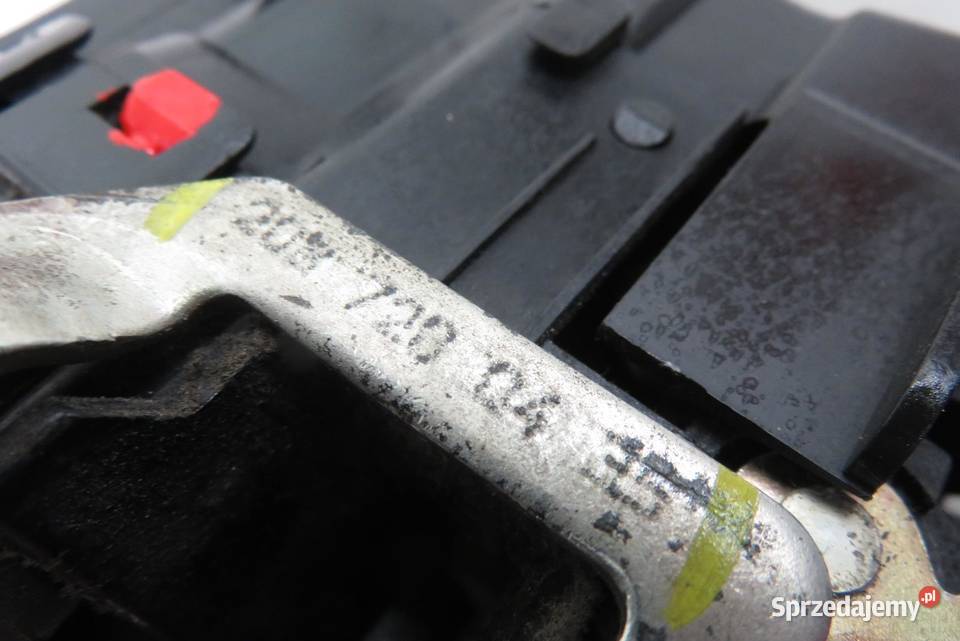 ZAMEK PRAWY PRZEDNI MERCEDES 208 2087200435