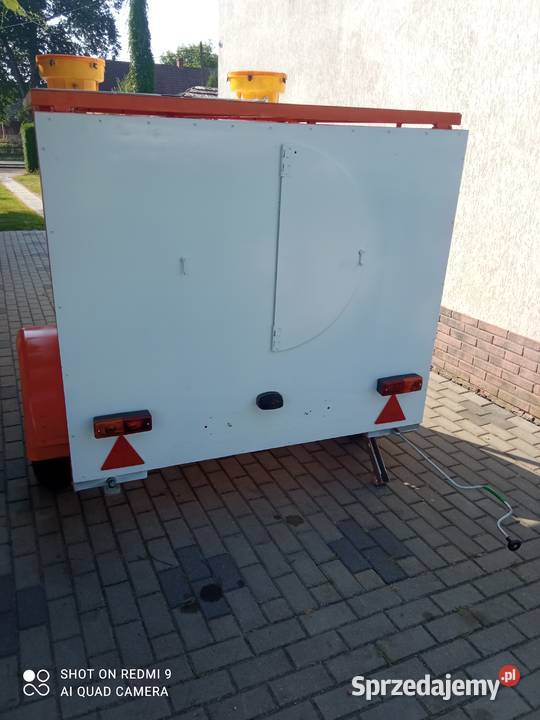 Przyczepa sygnalizacyjna ostrzegawcza świetlna Pokój