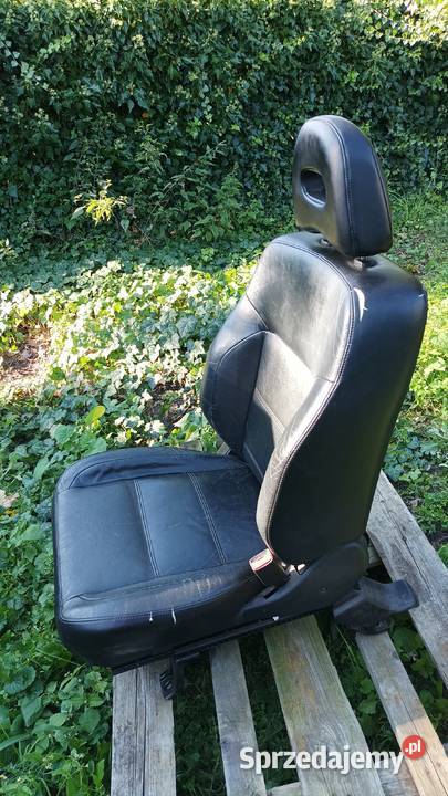 nissan xtrail t30 fotel prawy Grąd