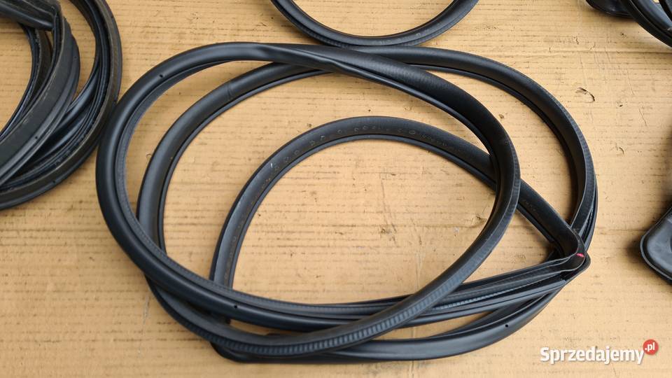 Subaru Forester 3 SH komplet uszczelki wnęki Legnica