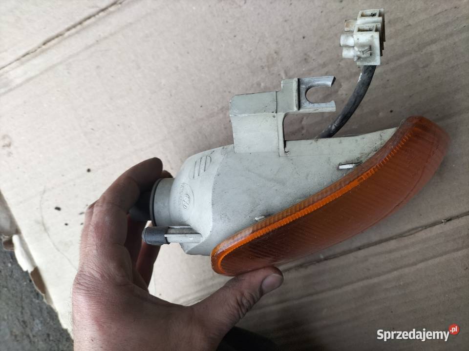 KIERUNKOWSKAZ PRAWY POLO 6N 6N0953050B Oświetlenie Kamień-Kolonia sprzedam