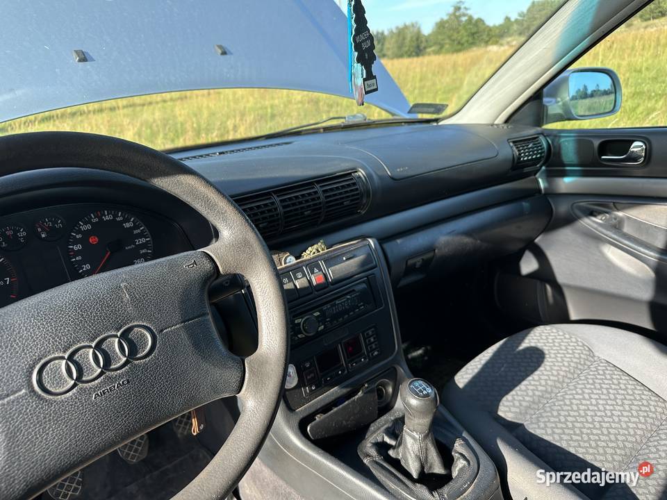 Sprzedam Audi A4 B5 16 benzyna 101KM