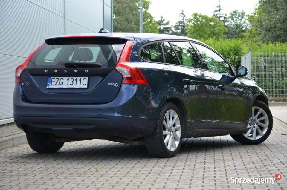 Volvo V60 Zarejestrowane 16D2 Navi StartStop czujnik deszczu Kutno sprzedam