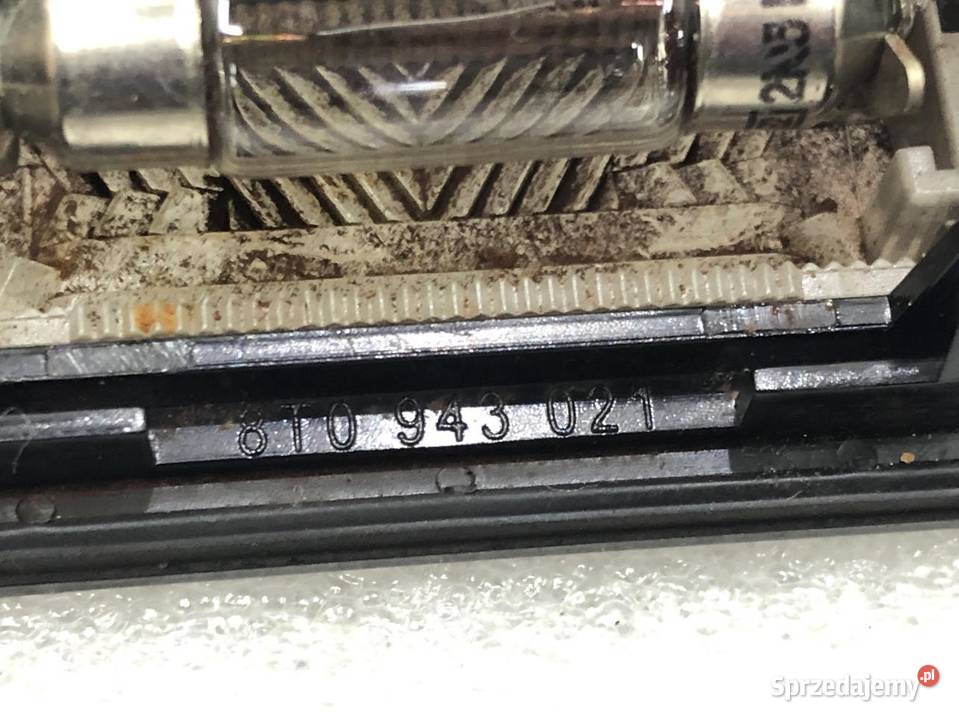 PODŚWIETLENIE TABLICY AUDI A5 8T 0715 8T0943021 osobowe Listwy i nakładki