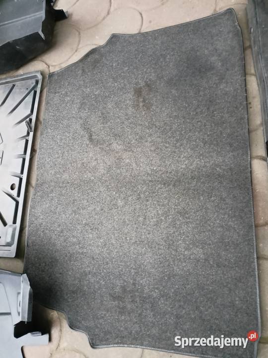 Mercedes 190 wyposażenie bagażnika pokrywa miska osobowe Skarżysko-Kamienna sprzedam