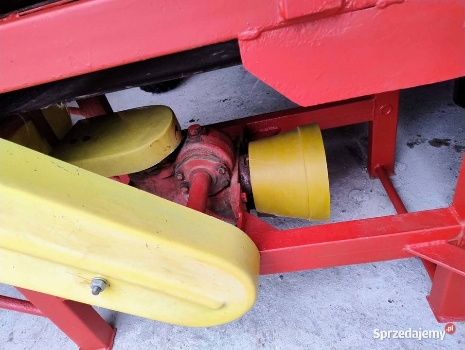 Rozsiewacz do nawozów wapna soli piasku kłos Krasew